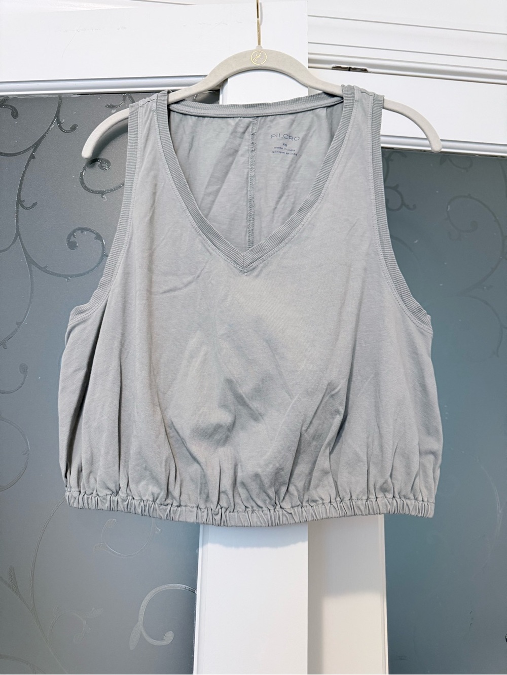 Pilcro by Anthropologie Gray V-Neck Elastic Hem Tank